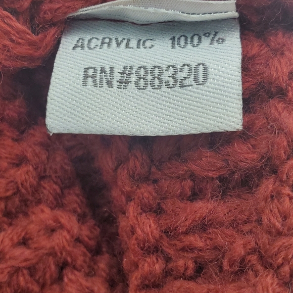 C.C Exclusives Beanie Hat Cap Womens Red Chunky Cable Knit Adult Skiwear Ski - Picture 9 of 9